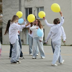 Voluntarii IPLT № 1 din or. Briceni în parteneriat cu SAP Briceni a realizat activitatea educativă – FLASHMOB